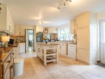 Kitchen/Breakfast /Entertainment Room